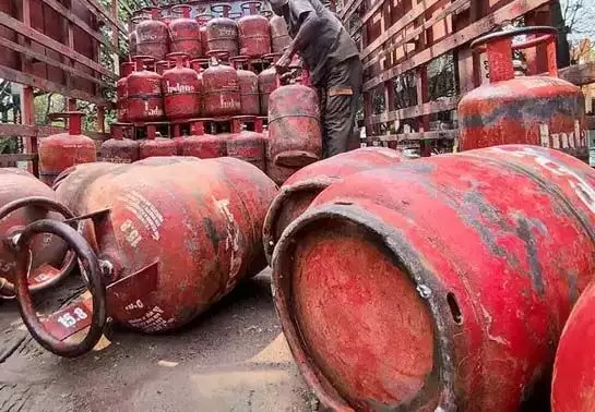 घरेलू रसोई गैस सिलेंडर के दाम में 50 रु की बढ़ोतरी घरेलू रसोई गैस सिलेंडर के दाम में 50 रु की बढ़ोतरी