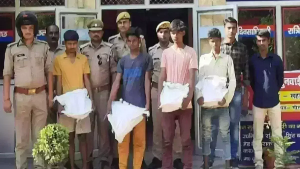 गुगल मैप के सहारे गांव के बाहर के मंदिरो मे देते थे चोरी की घटना को अंजाम, पुलिस ने चोरो से 08 घंटे किए बरामद गुगल मैप के सहारे गांव के बाहर के मंदिरो मे देते थे चोरी की घटना को अंजाम, पुलिस ने चोरो से 08 घंटे किए बरामद