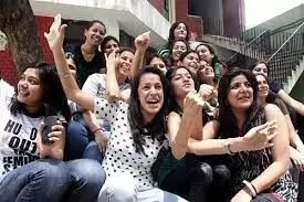 सीबीएसई के बारहवीं कक्षा के नतीजों में लड़कियों ने मारी बाजी