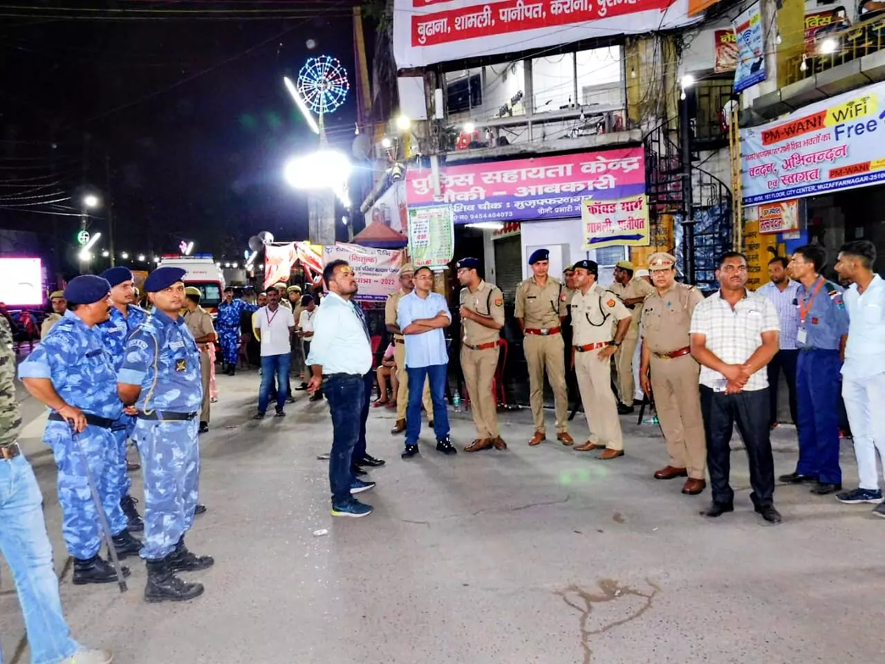 मुजफ्फरनगर.......रात्रि ढ़ाई बजे शिवचौक पर पहुंचे एसएसपी, सुरक्षा व्यवस्था का लिया जायजा