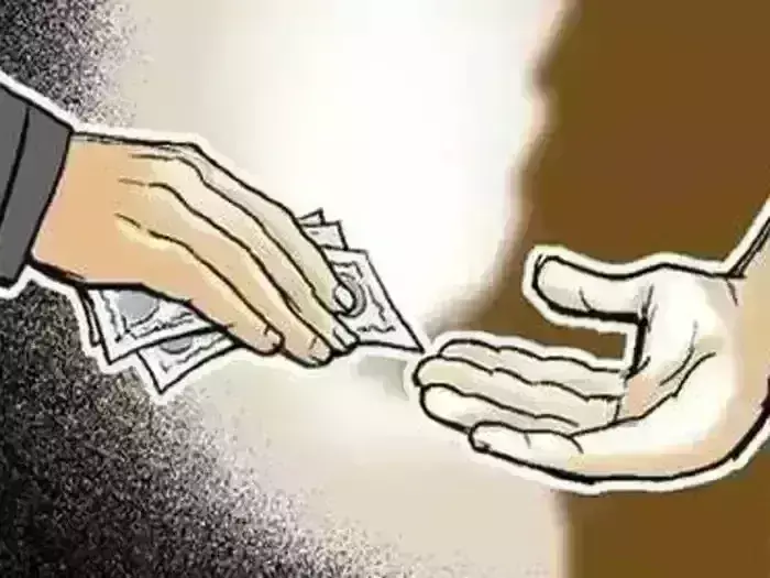 मुख्य चिकित्सा अधिकारी पांच हजार रुपये की रिश्वत लेते गिरफ्तार मुख्य चिकित्सा अधिकारी पांच हजार रुपये की रिश्वत लेते गिरफ्तार