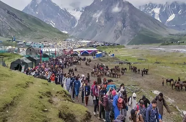 खराब मौसम के बीच अमरनाथ यात्रा अस्थायी तौर पर स्थगित खराब मौसम के बीच अमरनाथ यात्रा अस्थायी तौर पर स्थगित