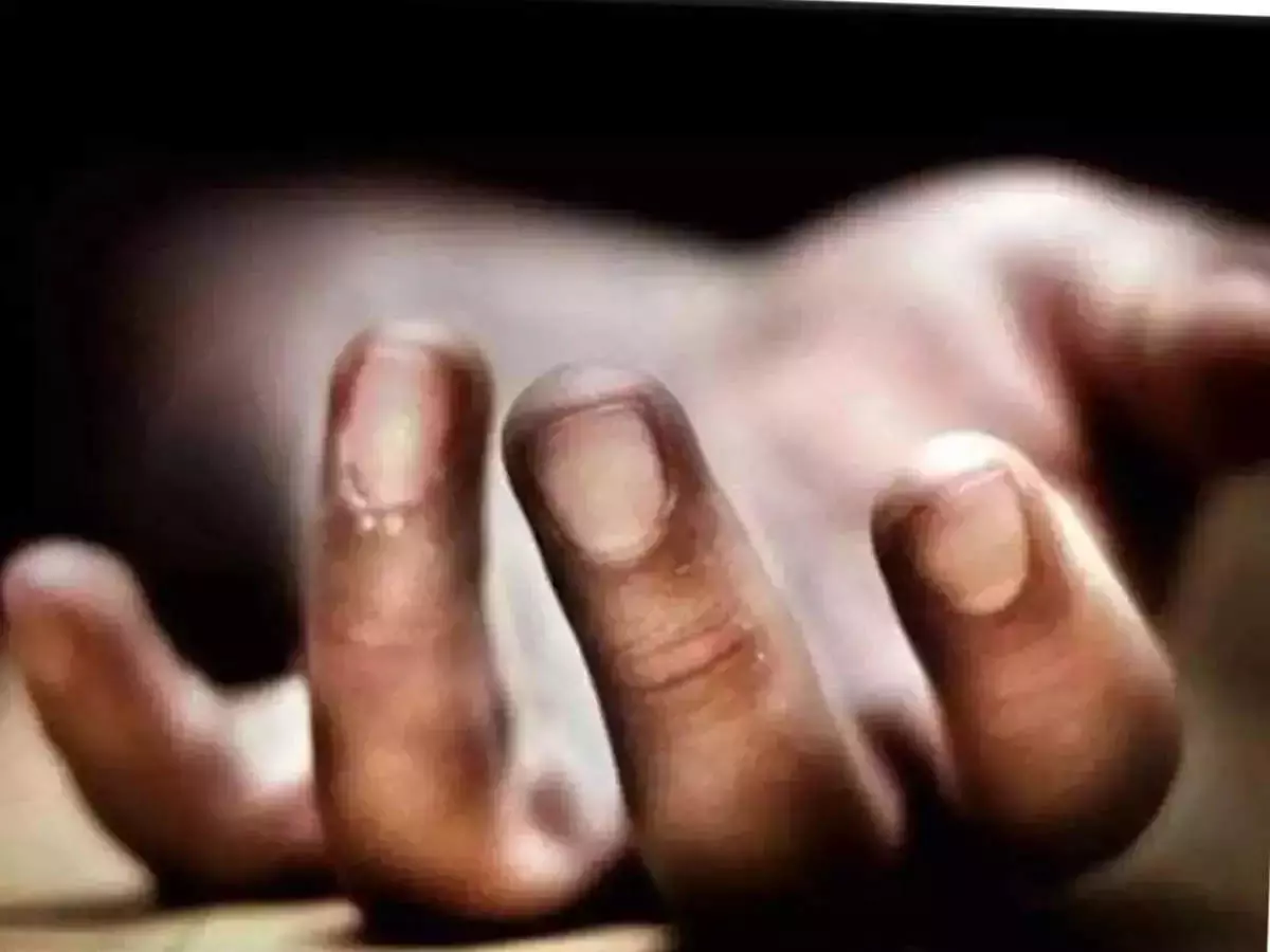 महिला अधिकारी ने बिल्डिंग की पॉचवीं मंजिल से छलांग लगाकर की आत्महत्या