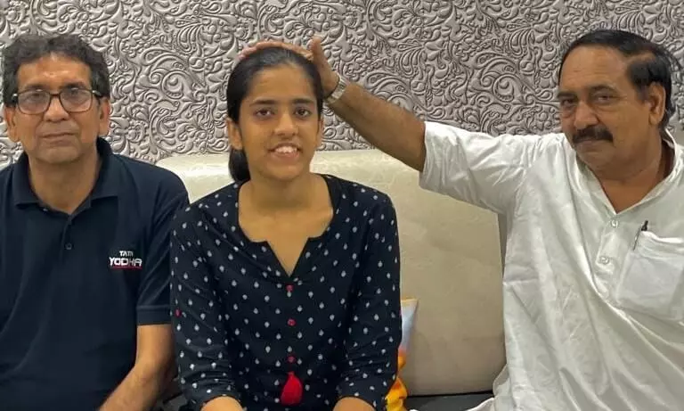 मुजफ्फरनगर की बेटी सृष्टि ने खोले नये रास्ते...शिवपाल यादव ने दी बधाई, मंत्री कपिल देव ने खिलाई मिठाई