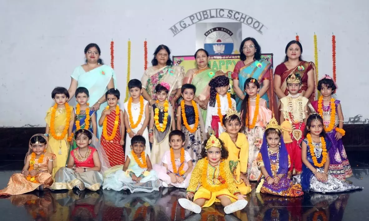 एम.जी. पब्लिक स्कूल में नन्हे-मुन्ने छात्रों की कृष्ण लीला ने मोहा मन