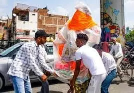 तरनतारन के चर्च में ईसा,मरियम की मूर्तियां तोड़ीं, पादरी की कार जलाई तरनतारन के चर्च में ईसा,मरियम की मूर्तियां तोड़ीं, पादरी की कार जलाई