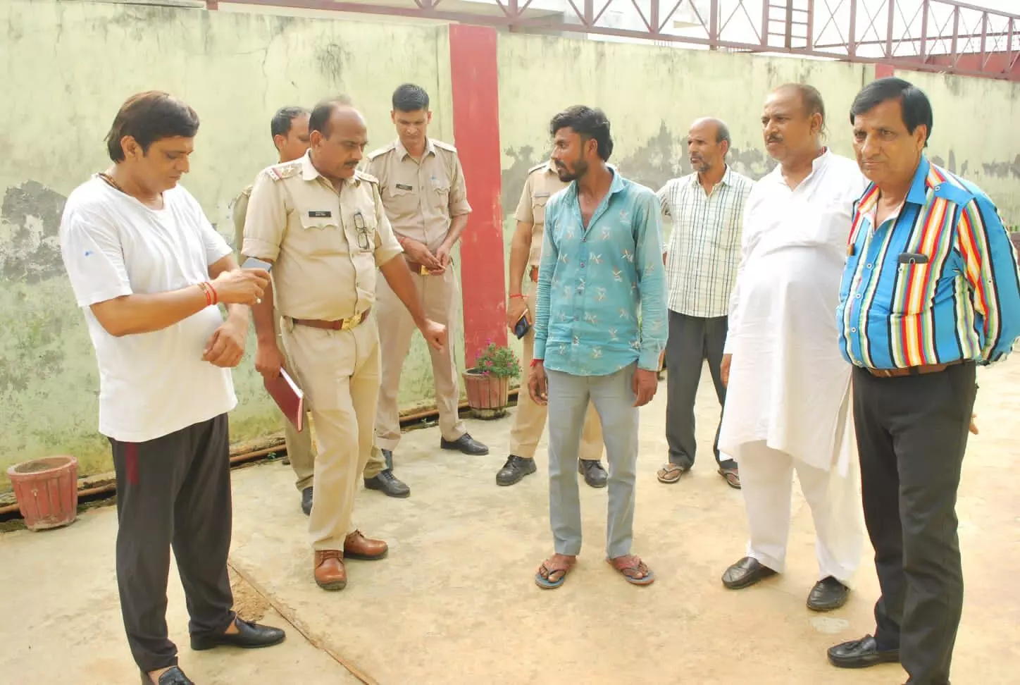कासमपुरा में फर्टिलाईजर फैक्ट्री से चोरों ने रात में चुराया इन्वर्टर-बैट्रा, लाखों का नुकसान कासमपुरा में फर्टिलाईजर फैक्ट्री से चोरों ने रात में चुराया इन्वर्टर-बैट्रा, लाखों का नुकसान