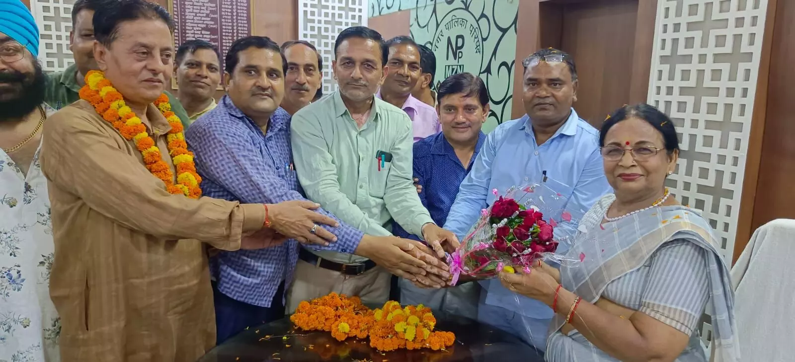 अंजू अग्रवाल का पालिका में बम फोड़ स्वागत अंजू अग्रवाल का पालिका में बम फोड़ स्वागत
