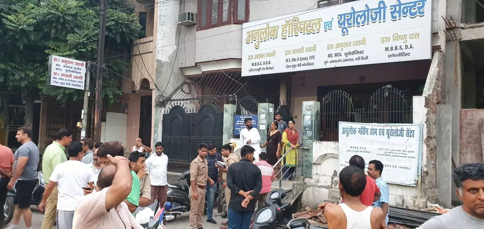 मुज़फ्फरनगर---- डॉक्टर की लापरवाही से नवजात की मौत मुज़फ्फरनगर---- डॉक्टर की लापरवाही से नवजात की मौत