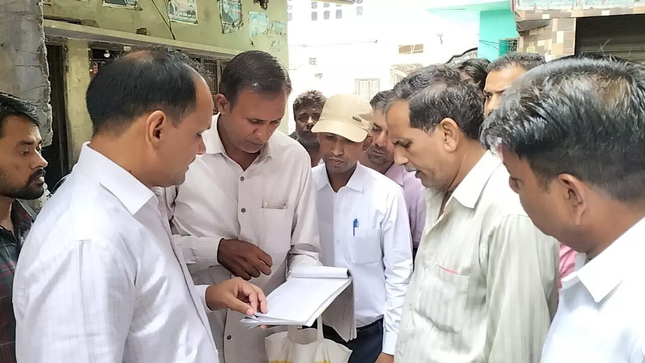 मुजफ्फरनगर...एसडीएम ने किया खतौली परिसीमन का निरीक्षण मुजफ्फरनगर...एसडीएम ने किया खतौली परिसीमन का निरीक्षण
