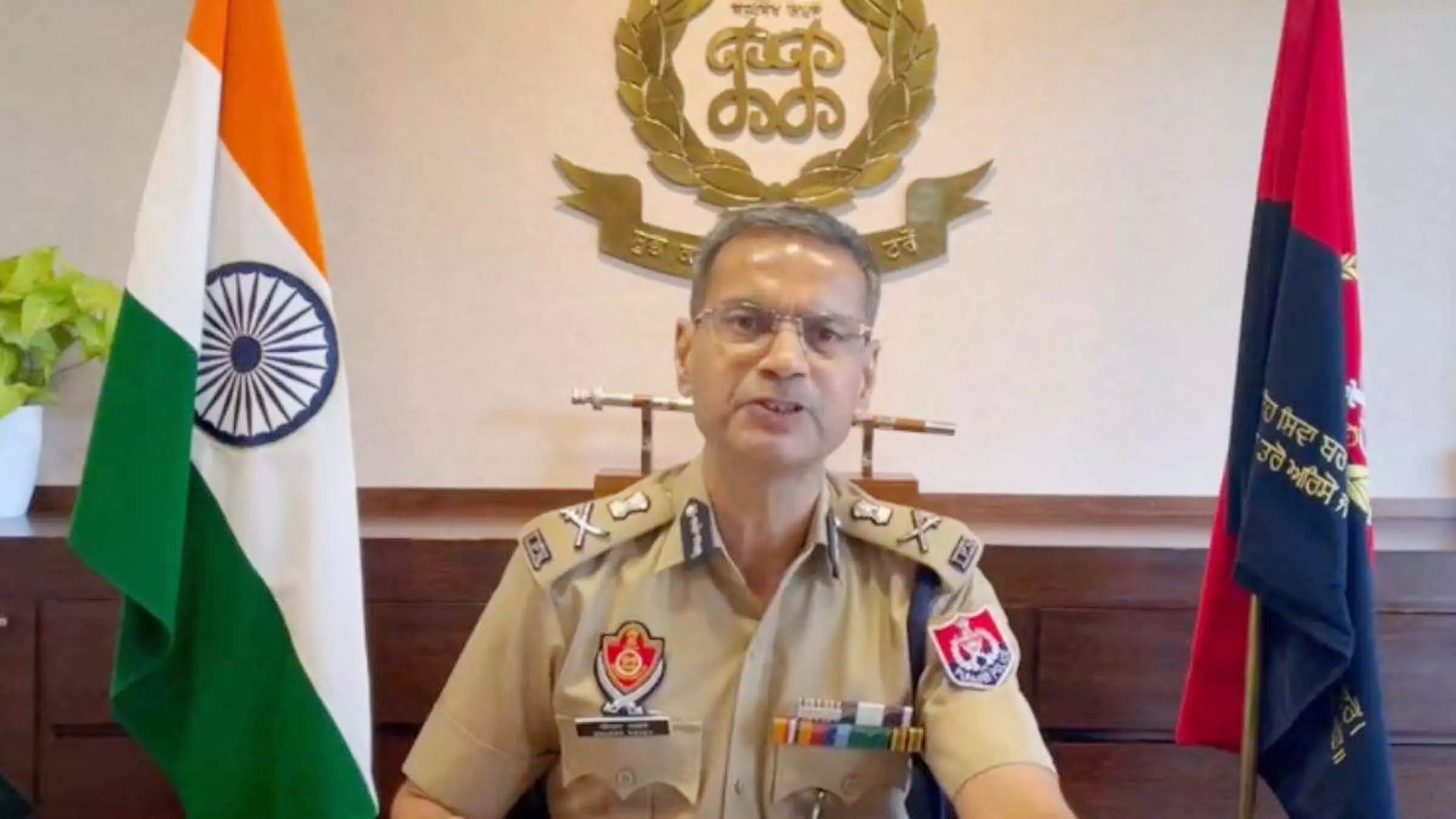 कसा शिकंजाः एसआईटी करेगी यूनिवर्सिटी प्रकरण की जांच, दो हास्टल वार्डन सस्पेंड कसा शिकंजाः एसआईटी करेगी यूनिवर्सिटी प्रकरण की जांच, दो हास्टल वार्डन सस्पेंड