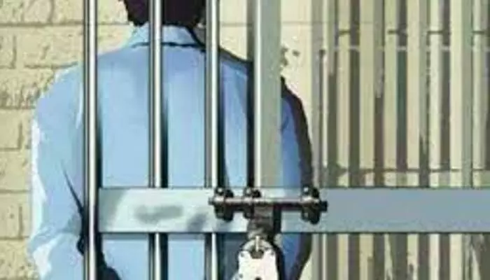 बच्ची से दुष्कर्म के आरोपी को अदालत ने उम्र कैद की सजा सुनायी बच्ची से दुष्कर्म के आरोपी को अदालत ने उम्र कैद की सजा सुनायी