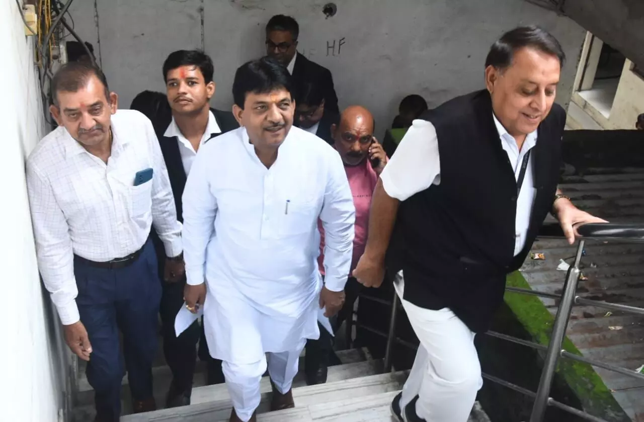 मुजफ्फरनगर....मंत्री-विधायक सहित कई नेताओं की कोर्ट में पेशी मुजफ्फरनगर....मंत्री-विधायक सहित कई नेताओं की कोर्ट में पेशी