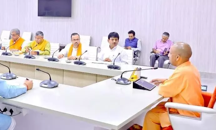 मंत्री कपिल देव ने सीएम योगी के सामने रखी उद्यमियों की बात मंत्री कपिल देव ने सीएम योगी के सामने रखी उद्यमियों की बात