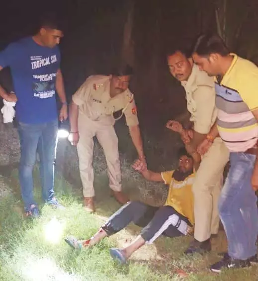 हत्या और डकैती की वारदात का खुलासा, एक बदमाश को किया लंगडा, 4 अन्य भी गिरफ्तार हत्या और डकैती की वारदात का खुलासा, एक बदमाश को किया लंगडा, 4 अन्य भी गिरफ्तार