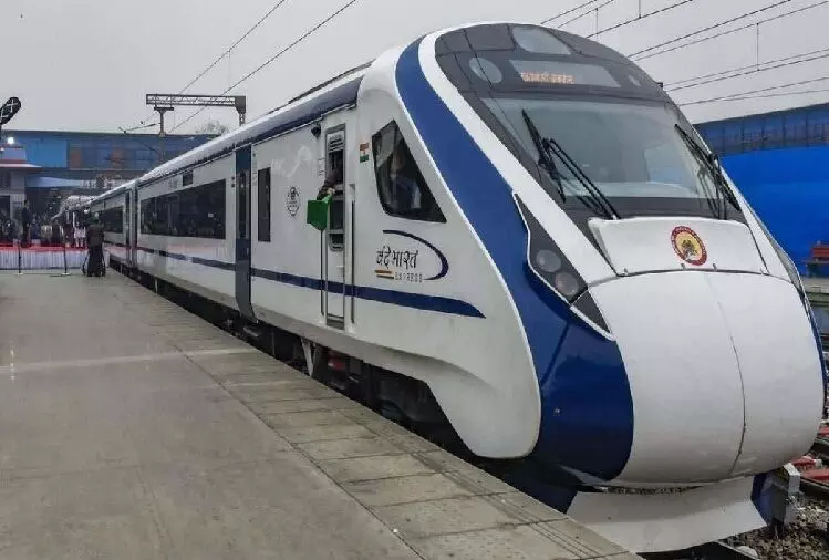 वंदे भारत में आयी खराबी, दूसरे गाड़ी से गंतव्य पर पहुंचे यात्री वंदे भारत में आयी खराबी, दूसरे गाड़ी से गंतव्य पर पहुंचे यात्री