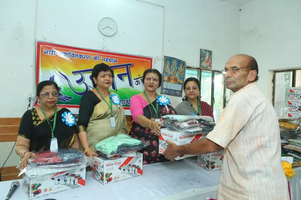 दीपावली के लिए उड़ान ऊंची ने आयोजित किया चैरिटी कैम्प दीपावली के लिए उड़ान ऊंची ने आयोजित किया चैरिटी कैम्प
