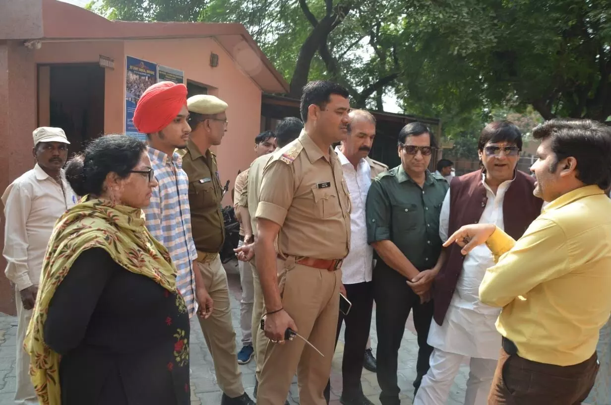 क्या किसी छात्र का गरीब होना अभिशाप हैः मनीष चौधरी क्या किसी छात्र का गरीब होना अभिशाप हैः मनीष चौधरी