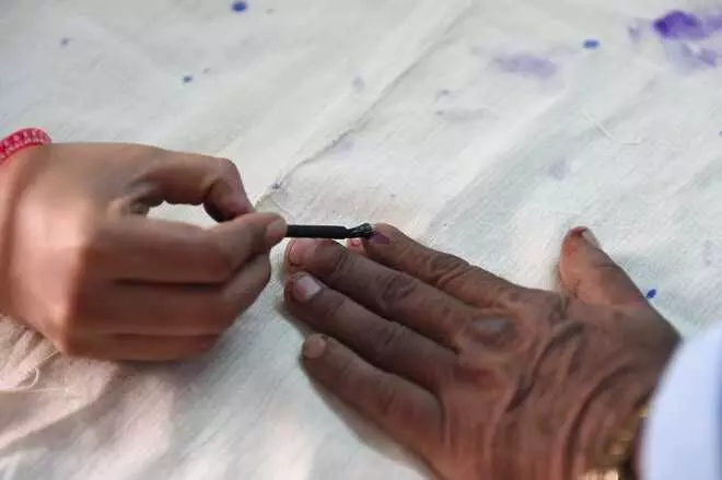 इस सीट पर चल रहा है ससुर और दामाद के बीच रोचक मुकाबला इस सीट पर चल रहा है ससुर और दामाद के बीच रोचक मुकाबला