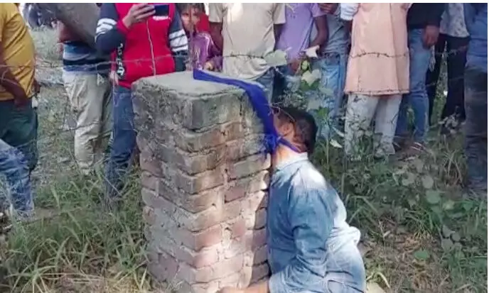 मीरापुर में दिल्ली के युवक का शव मिलने से सनसनी फैली मीरापुर में दिल्ली के युवक का शव मिलने से सनसनी फैली