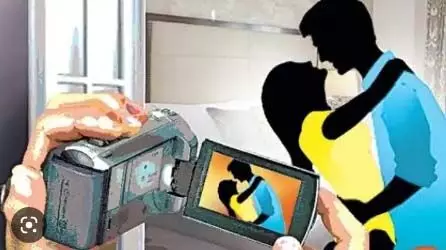 हनीट्रैपः शातिर लडकी ने 6 आईपीएस अफसरों को बनाया अपना निशाना, करोडों रूपये भी ऐंठे हनीट्रैपः शातिर लडकी ने 6 आईपीएस अफसरों को बनाया अपना निशाना, करोडों रूपये भी ऐंठे