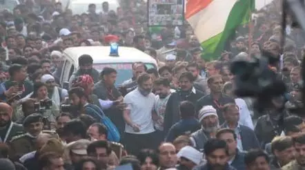 ....जब एम्बूलैंस को रास्ता देने के लिये रोक दी राहुल गांधी ने अपनी यात्रा ....जब एम्बूलैंस को रास्ता देने के लिये रोक दी राहुल गांधी ने अपनी यात्रा