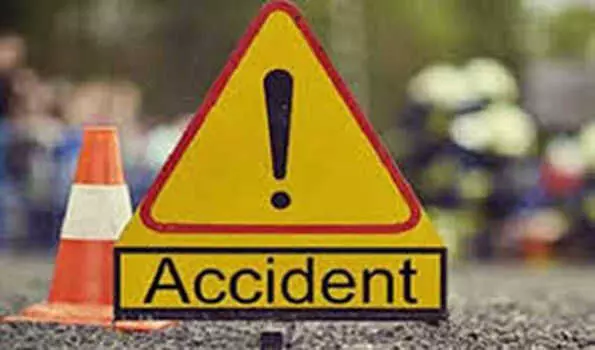 40 फिट गहरी खाई में गिरी कार, आठ तीर्थयात्रियों की मौत 40 फिट गहरी खाई में गिरी कार, आठ तीर्थयात्रियों की मौत