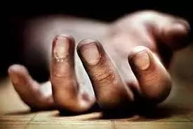 प्लास्टिक की बोरी में मिला युवती का अधजला शव, सनसनी फैली