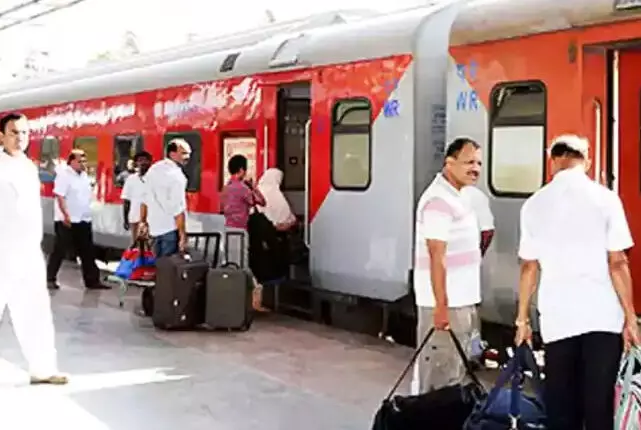 मिली सुविधाः यदि कोहरे के कारण लेट हुई ट्रेन तो मिलेगा मुफ्त खाना, टिकट कैंसिल पर पूरा रिफंड