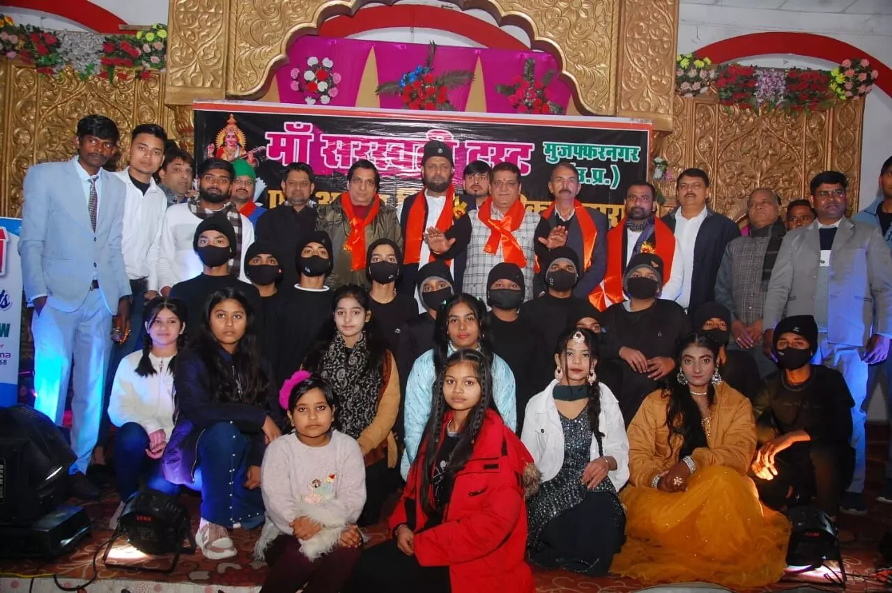 छोटे बच्चे हमारे देश की रीढ की हड्डी, संस्कारों से परिपूर्ण रखें अपना जीवन: मनीष चौधरी छोटे बच्चे हमारे देश की रीढ की हड्डी, संस्कारों से परिपूर्ण रखें अपना जीवन: मनीष चौधरी