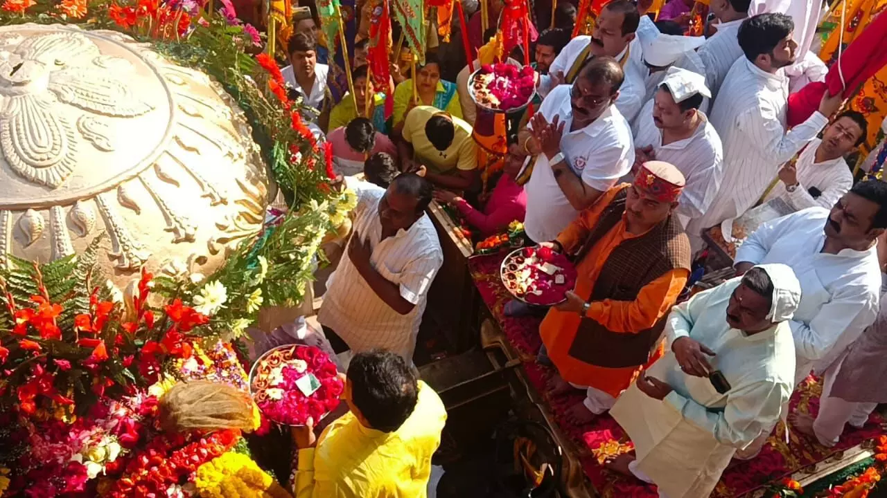 Muzaffarnagar....बाबा श्याम के भक्तों ने खेली केसरिया होली, बरसा अमृत रस