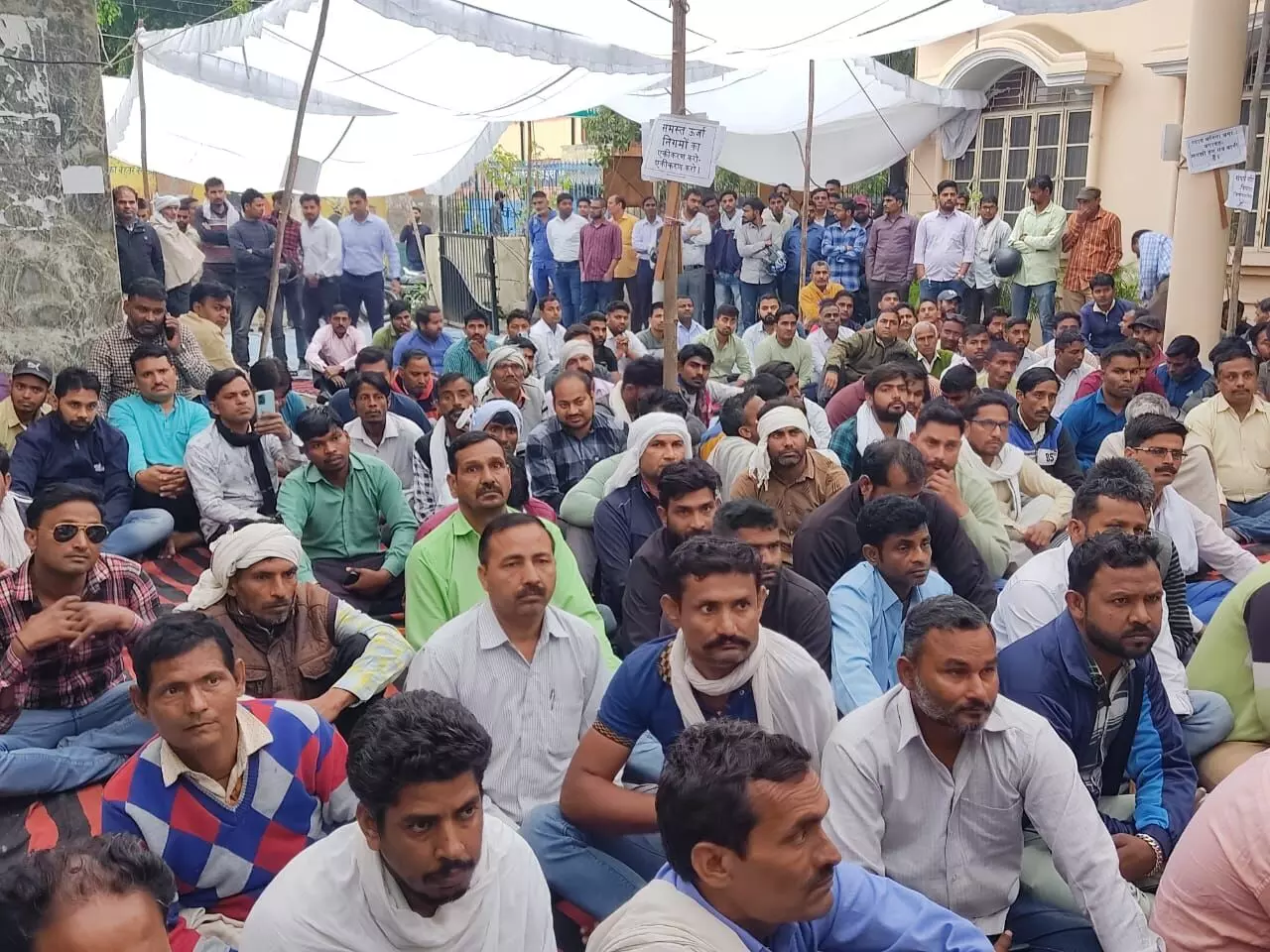 UTTER PRADESH--64 घंटे बाद बिजली कर्मचारियों की हड़ताल खत्म UTTER PRADESH--64 घंटे बाद बिजली कर्मचारियों की हड़ताल खत्म