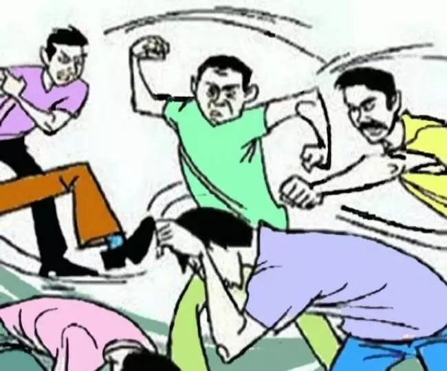 प्रधान ने स्कूल में घुसकर हैड मास्टर को पीटा प्रधान ने स्कूल में घुसकर हैड मास्टर को पीटा
