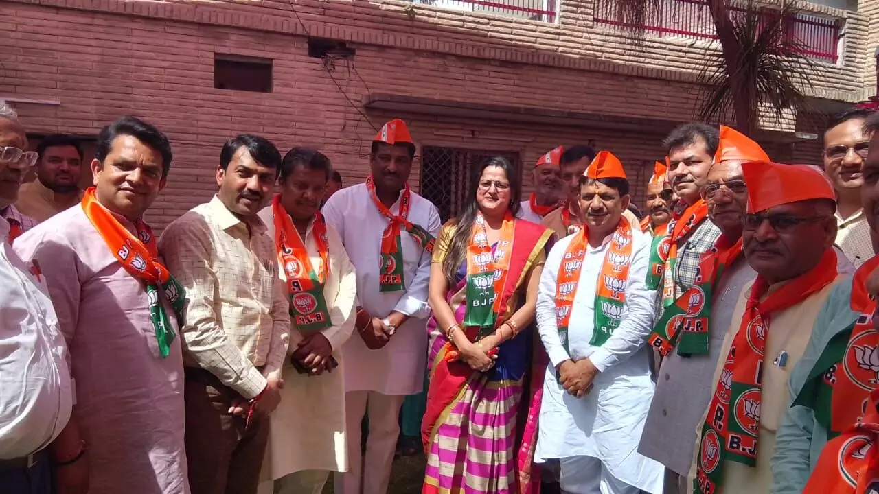 वार्ड 36 से सभासद पद हेतु बीजेपी नेता अचिंत मित्तल की धर्मपत्नी पारुल मित्तल ने किया नामांकन वार्ड 36 से सभासद पद हेतु बीजेपी नेता अचिंत मित्तल की धर्मपत्नी पारुल मित्तल ने किया नामांकन