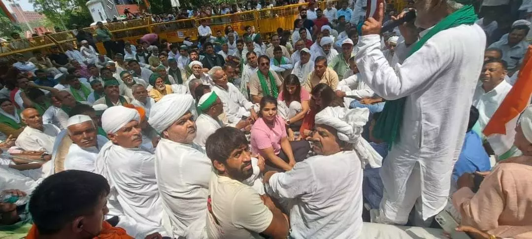 भारतीय किसान यूनियन के राष्ट्रीय अध्यक्ष चौधरी नरेश टिकैत दिल्ली के जंतर मंतर पहुचे