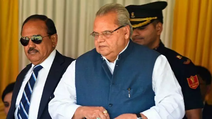 पूर्व राज्यपाल सत्यपाल मलिक से घर पहुंची सीबीआई, होगी पूछताछ पूर्व राज्यपाल सत्यपाल मलिक से घर पहुंची सीबीआई, होगी पूछताछ