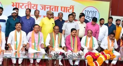 छह बार विधायक रहे पूर्व मंत्री नरेंद्र सिंह यादव ने सपा छोडी, भाजपा में गये छह बार विधायक रहे पूर्व मंत्री नरेंद्र सिंह यादव ने सपा छोडी, भाजपा में गये