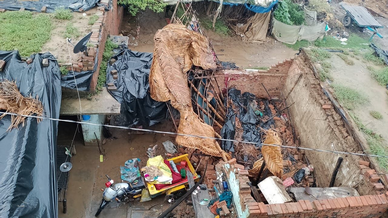 बारिश और बाढ़ के बीच हादसों का कहर