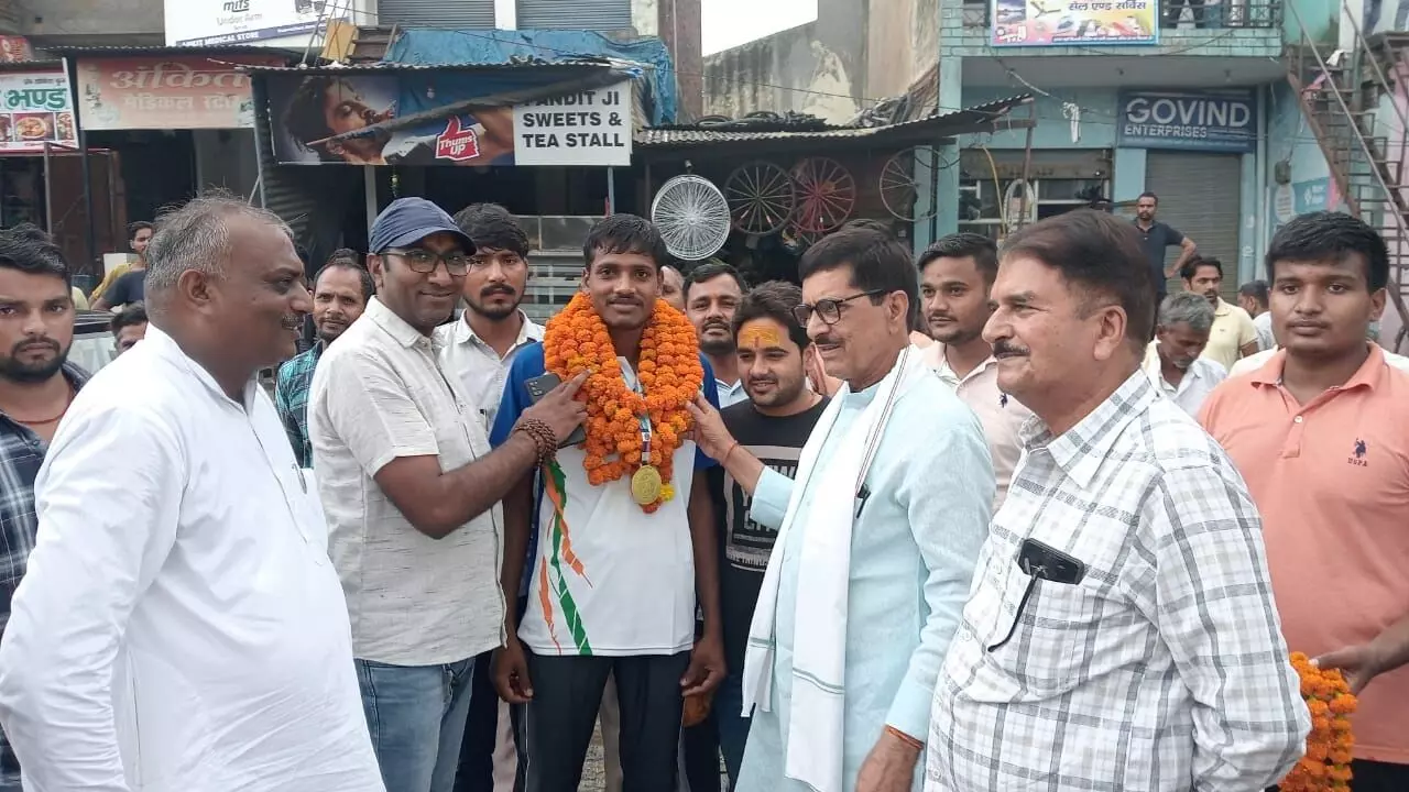 गोल्ड लेकर आये सचिन पाल का जिला पंचायत अध्यक्ष ने किया स्वागत गोल्ड लेकर आये सचिन पाल का जिला पंचायत अध्यक्ष ने किया स्वागत