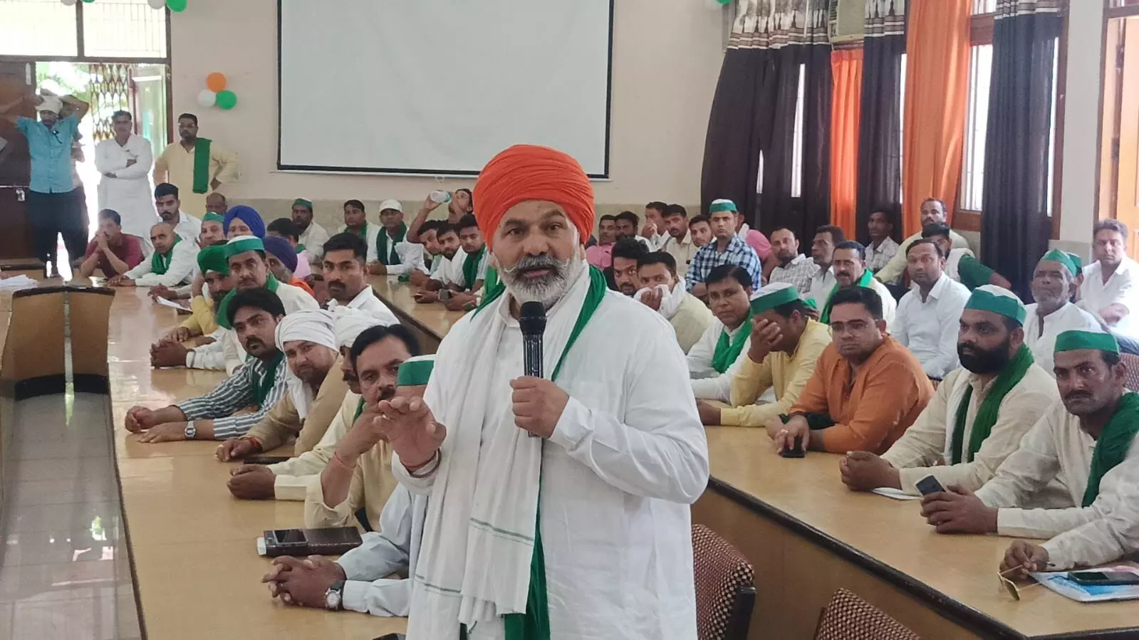 अफसरों के रवैये से खफा किसान सीएम संग मनायेंगे किसान दिवस अफसरों के रवैये से खफा किसान सीएम संग मनायेंगे किसान दिवस
