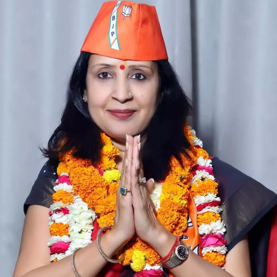 चेयरपर्सन मीनाक्षी स्वरूप ने दिखाया दम, कई बाबूओं को किया बेदम चेयरपर्सन मीनाक्षी स्वरूप ने दिखाया दम, कई बाबूओं को किया बेदम