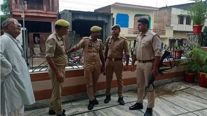 महिला प्रधान के घर आधी रात के बाद ताबड़तोड़ फायरिंग