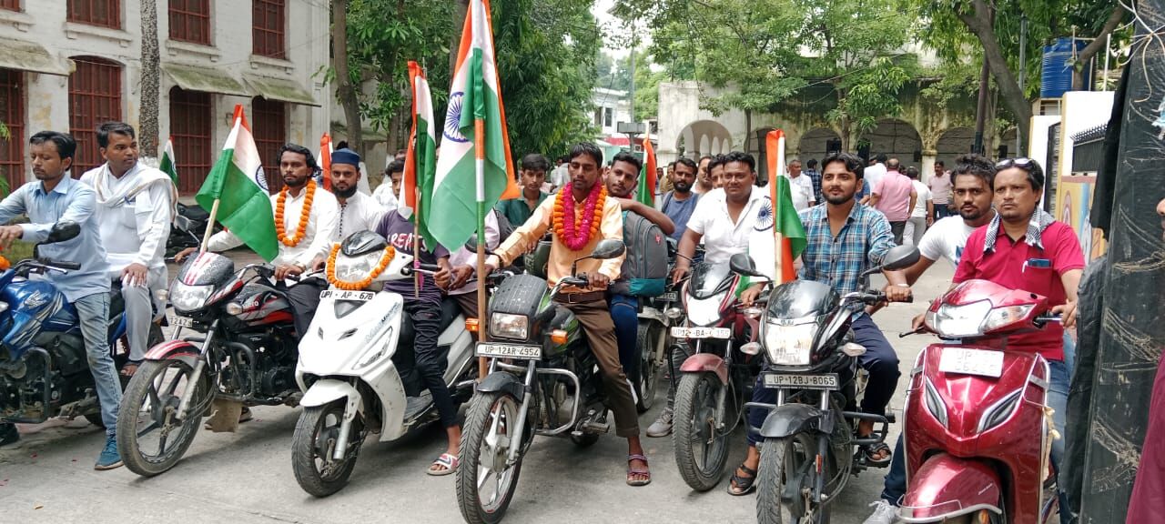 WORLD TOUR--तिरंगा यात्रा पर निकले सूजडू के दो दोस्त