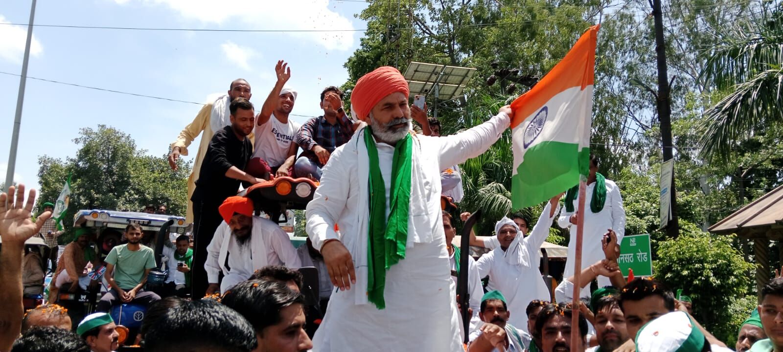 TIRANGA YATRA--भाकियू की ट्रैक्टर परेड से मुजफ्फरनगर जाम