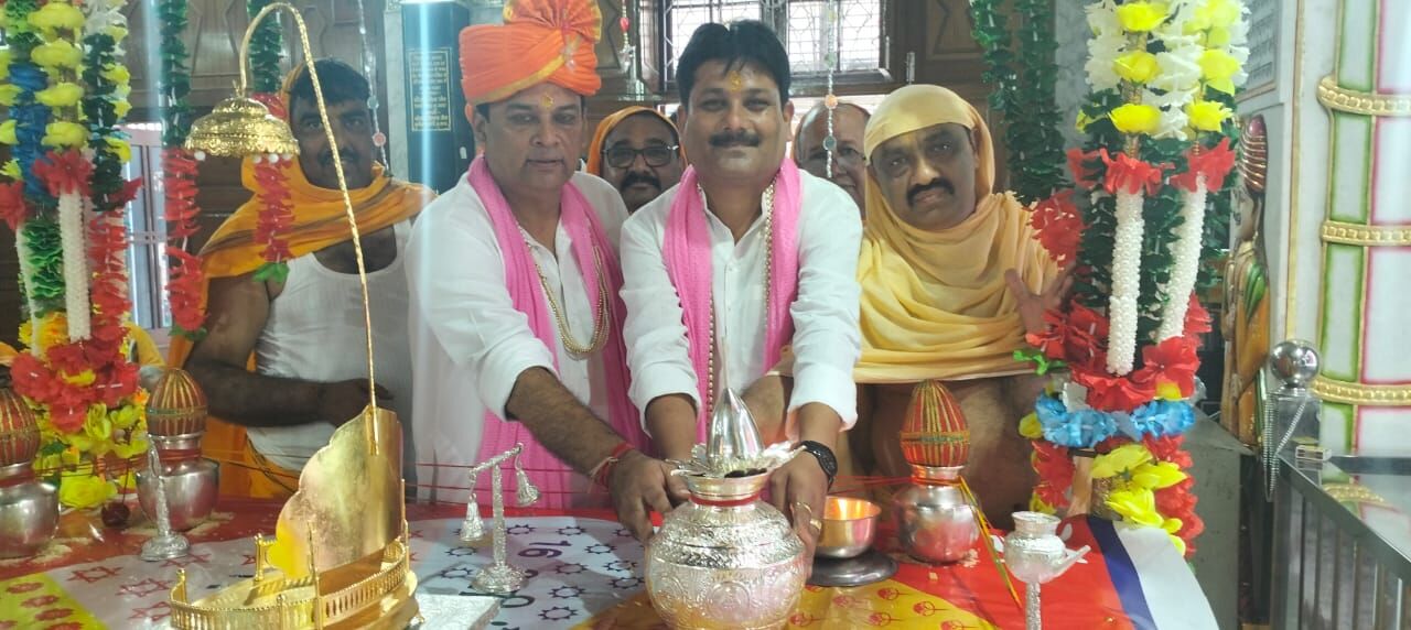 पर्यूषण पर्व का शुभारंभ, मुनीम कालोनी मंदिन में कलश स्थापना