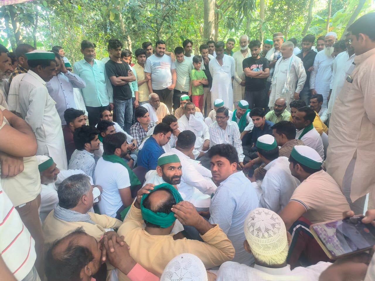 BKU PANCHAYAT---कुटेसरा में समस्याओं को लेकर किसानों का हंगामा