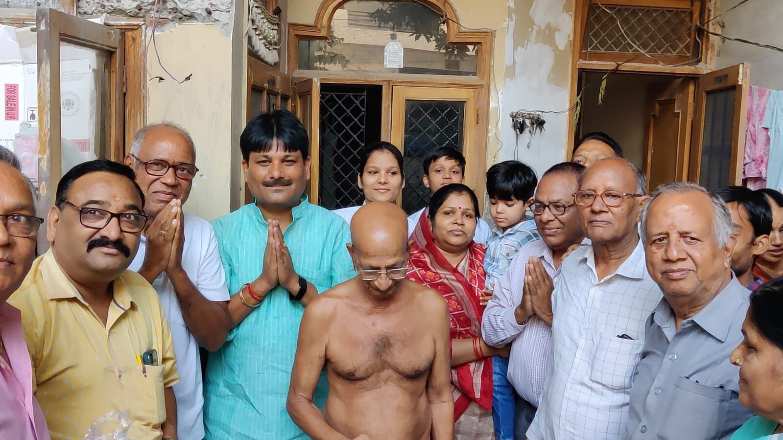 सभासद सीमा जैन के घर हुआ जैन मुनि पुष्पदंत महाराज का आगमन