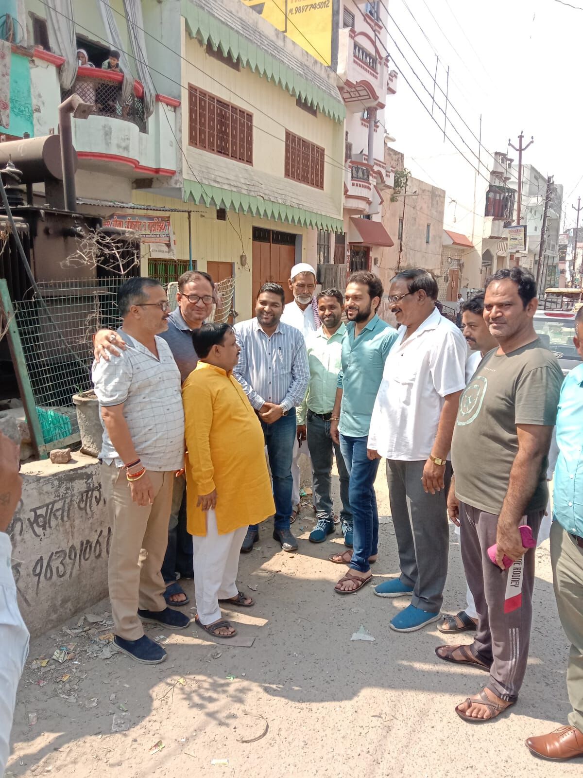 MUZAFFARNAGAR---भाजपाई सभासदों के धरने का असर-विद्युत विभाग ने काम किया शुरू