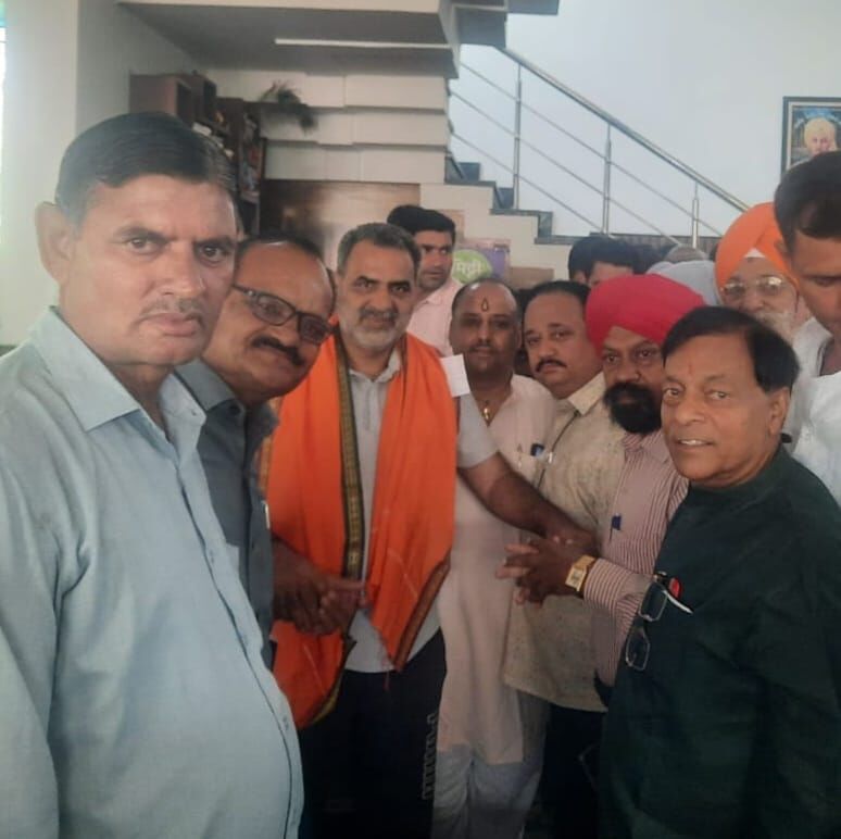 व्यापारी नेताओं केंद्रीय राज्यमंत्री संजीव बालियान से की शिष्टाचार भेंट