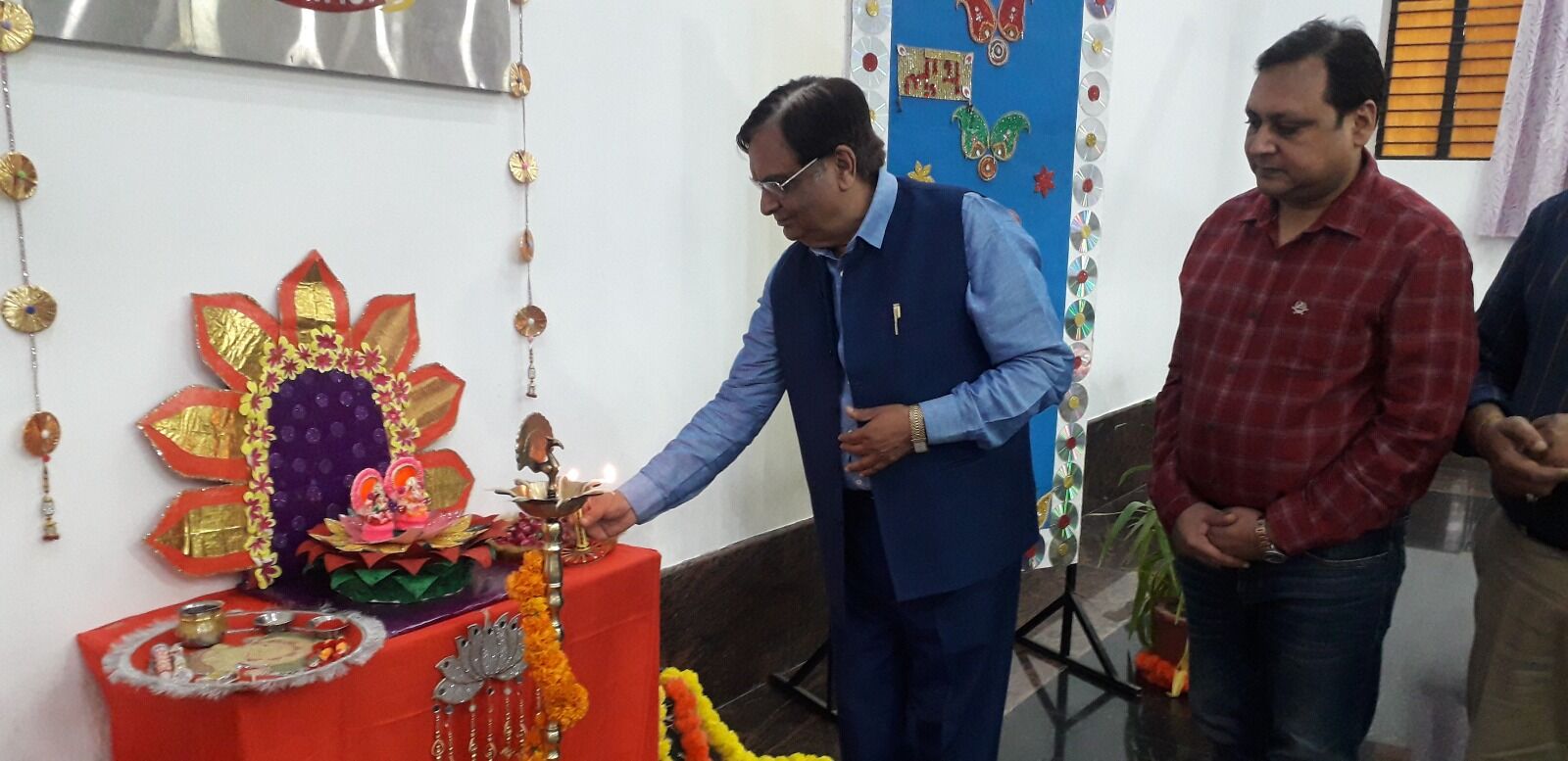 एम.जी. पब्लिक स्कूल में धूमधाम से मनाया दीपावली महोत्सव